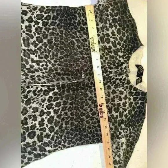 Women's Dana Buchman Leopard Animal Print Full Zip Wool Blend Cardigan Sweater P - Picture 6 of 7